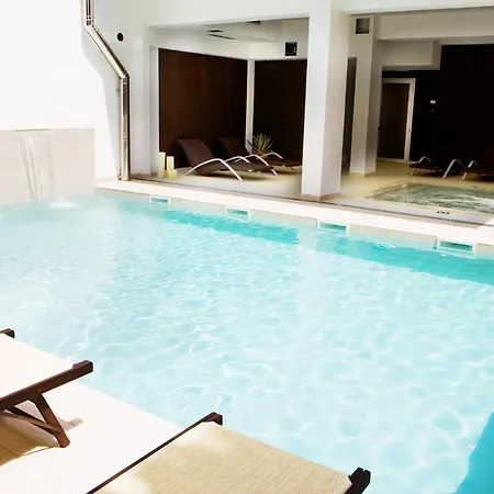 Tiffany & Hotel 3*